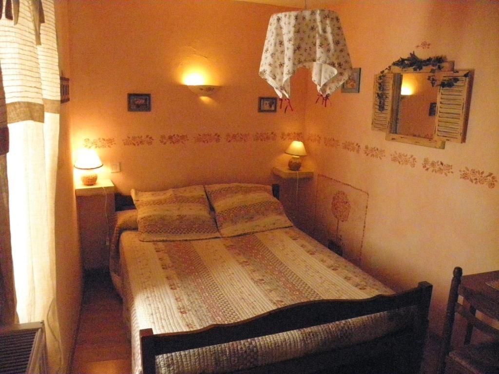 Gite Auberge Les Terres Blanches De Meolans Rum bild