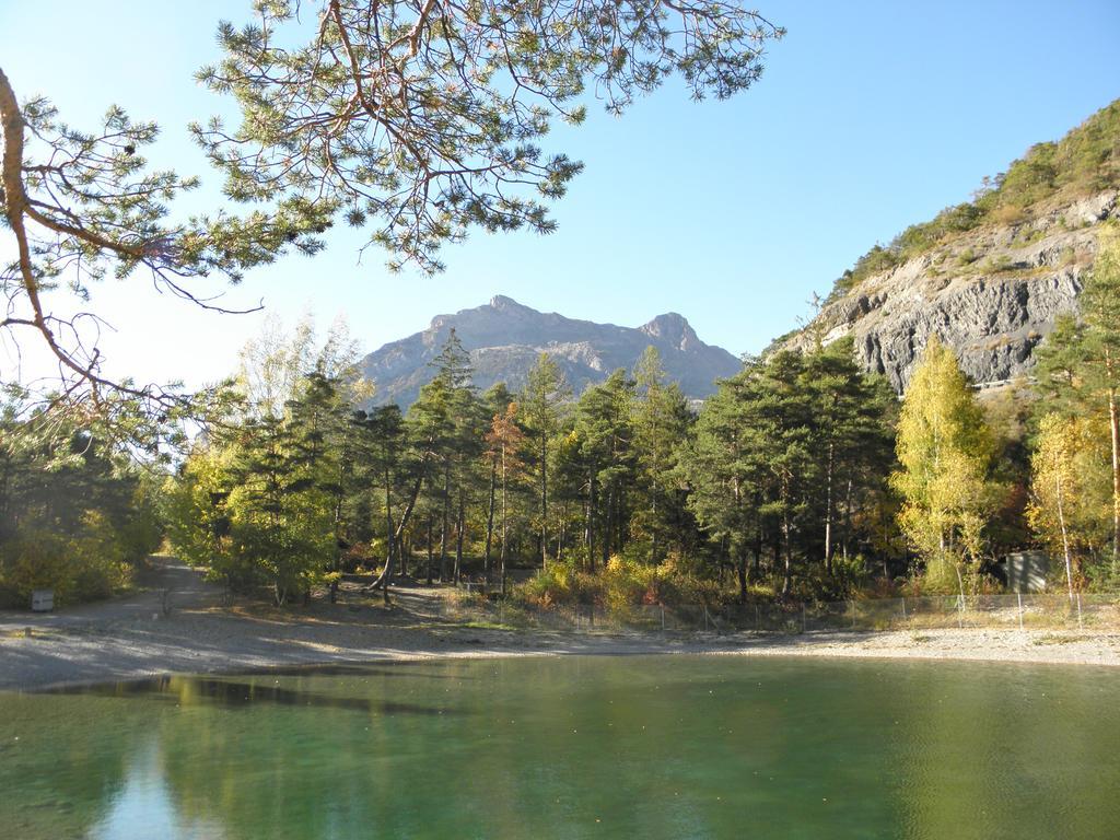 Gite Auberge Les Terres Blanches De Meolans Exteriör bild