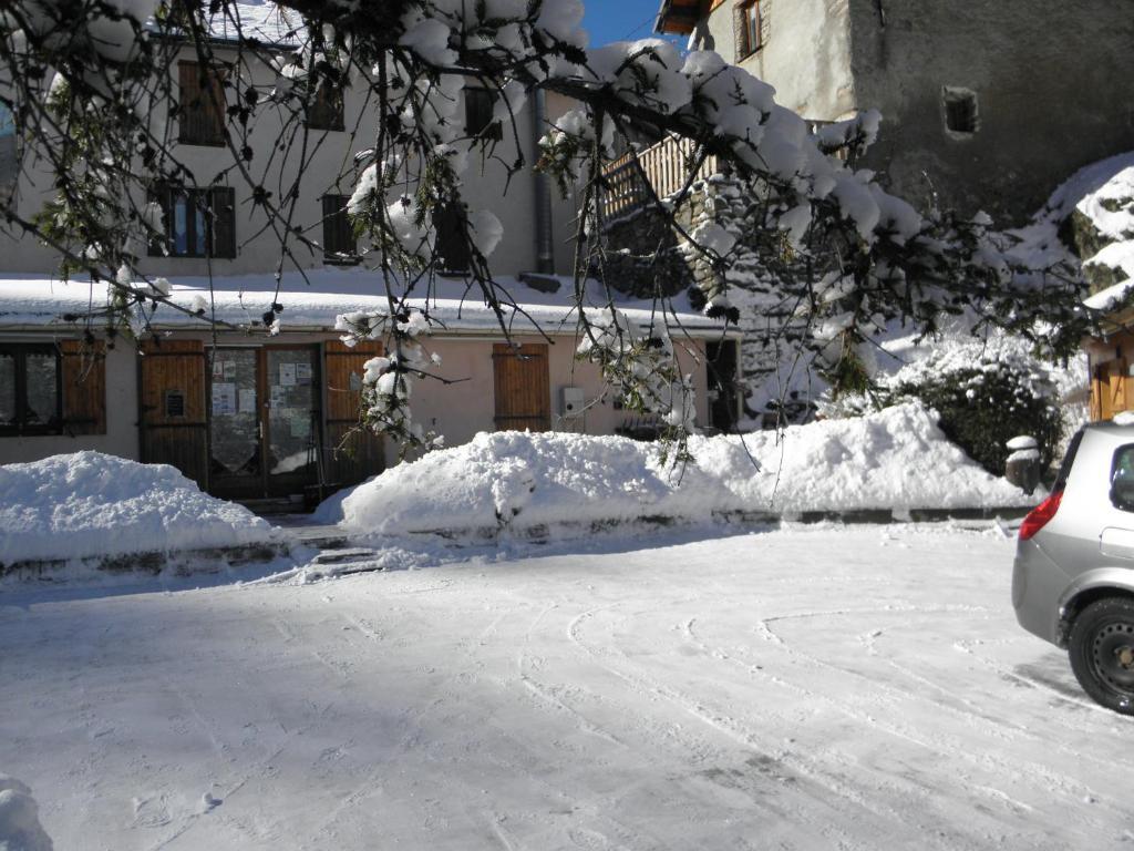 Gite Auberge Les Terres Blanches De Meolans Exteriör bild